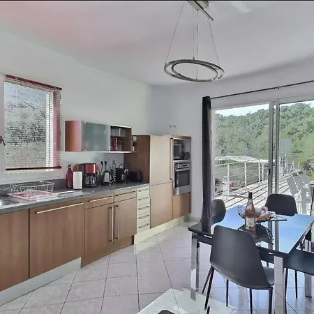 Apartment F3 Non Fumeur, Jacuzzi, Verdure A 3 Mn De La